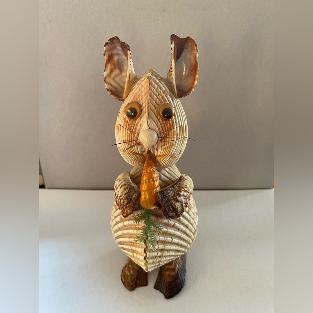 Shell Bunny With Carrot - Picture 1 of 8